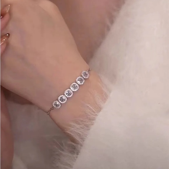 Jewelry - 💖 5 items for $25 Sale! 💖 Silver Plated Crystal Bracelet